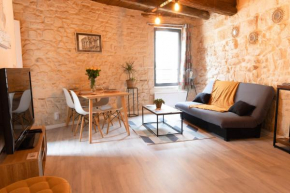 Immeuble 3 Apparts Centre historique St Gilles MaisoncarreeConciergerie